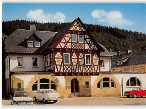 Förtschendorf. Leiner-Bräu-Gaststätte mit Autos im Vordergrund ungelaufen Top Erhaltung.