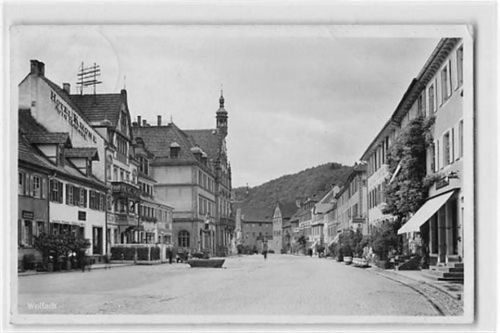Wolfach im Schwarzwald. Straßenpartie mit Hotel Krone gelaufen. Leichter Stempeldurchdruck, kleiner Knick oben rechts, sonst gut erhalten