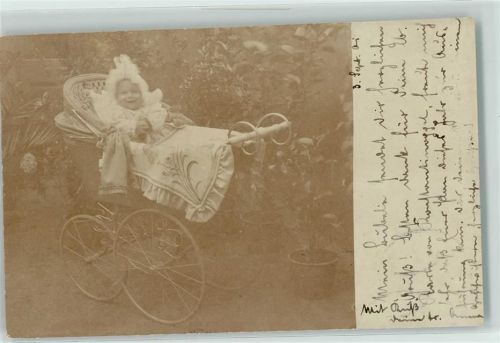1901 Baby im Kinderwagen