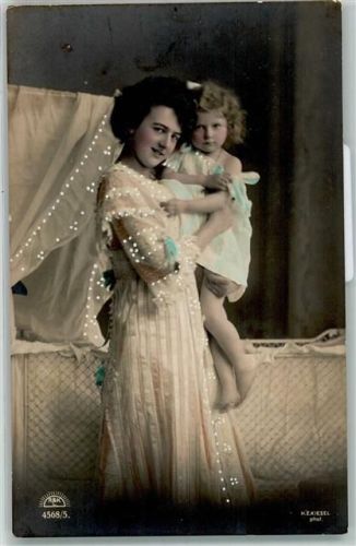 Fotokunst H. E. Kiesel Mutter und Kind handcoloriert AK Fotomontage Foto AK