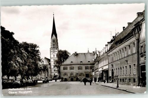 Pfaffenhofen Oberer Stadtplatz Stadtpfarrkirche St. Johannes Baptist Brauereigathaus Amberger