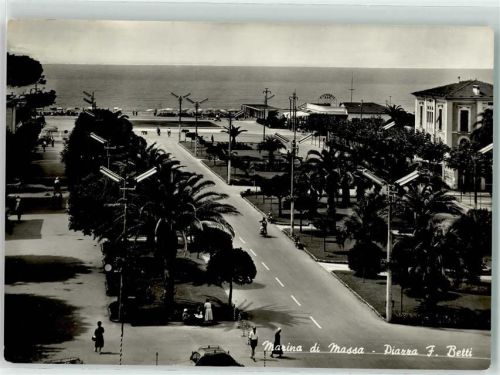 Marina di Massa Diarra F. Betti Motorrad Auto