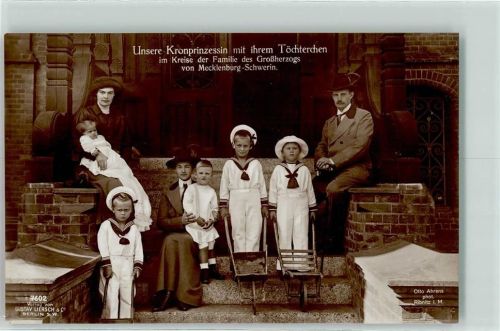 Kronprinzessin Cecilie mit Töchtern und Familie des Großherzogs Friedrich Franz IV von Mecklenburg Schwerin