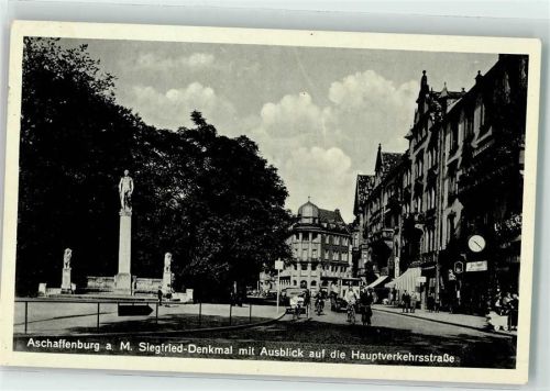 Aschaffenburg Siegfried Denkmal mit Blick auf die Hauptverkehrstraße Fahrrad Oldtimer LKW Kinderwagen