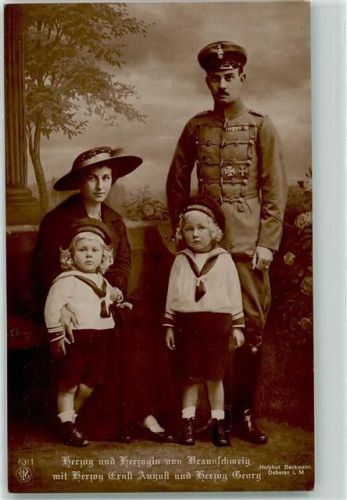 Ernst August und Victoria Luise von Braunschweig mit Herzog Ernst August und Herzog Georg