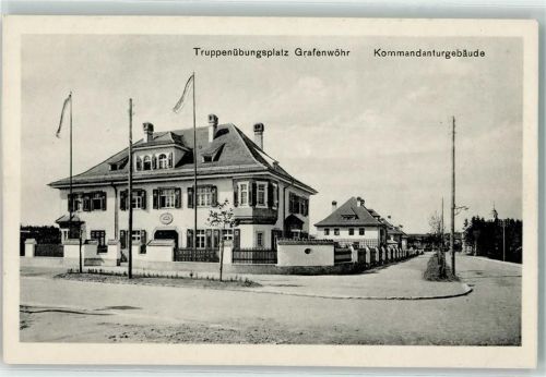 Grafenwöhr Kommandanturgebäude Fahnen Mast