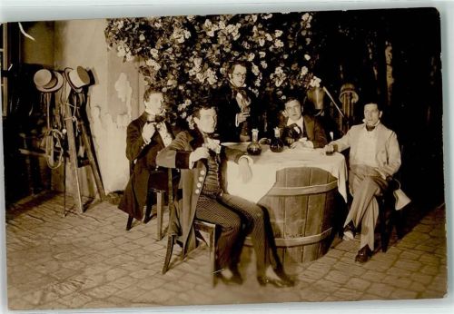 Atelier Gröbel Graz - Männer in Biedermeier Kostümen