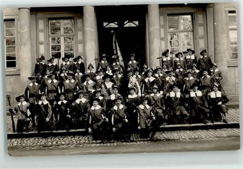 Tracht Uniform Männer Fahne Gewehr