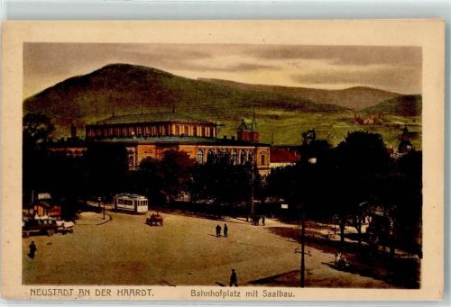 Neustadt Bahnhofplatz mit Saalbau Straßenbahn