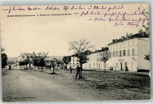Montbron Charente Place du Champ de Foire Fahrrad
