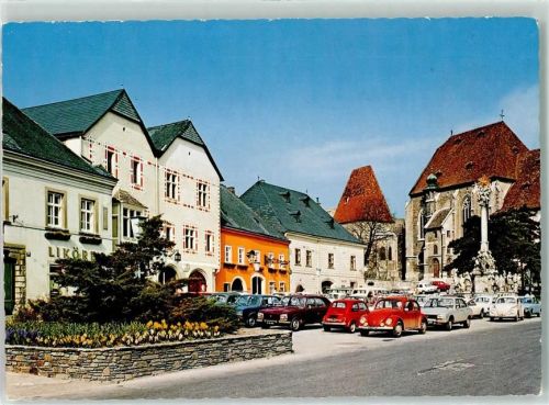 Perchtoldsdorf Hauptplatz mit Rathaus Pfarrkirche VW Käfer Fiat