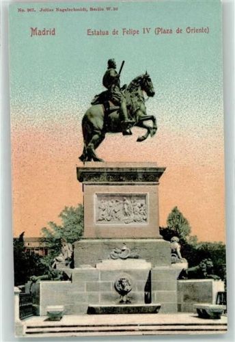 Madrid Estatua de Felipe IV Plaza de Oriente