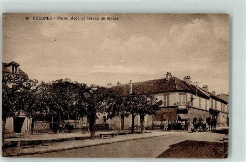94260 Fresnes - Petite place et bureau de tabacs Pferde Fahrrad