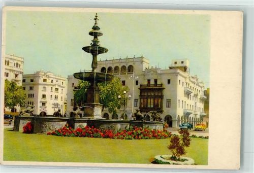 Lima Fuente en la Plaza de Armas Auto