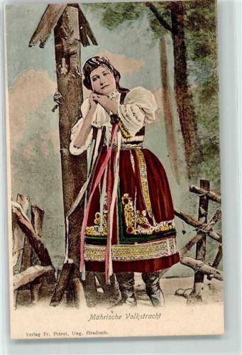 Uherské Hradiste Mähriche Volkstracht Frau Wegekreuz Ort lt. Verlag