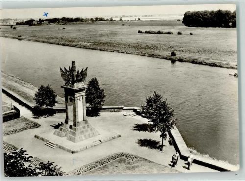 Torgau Denkmal der Begegnung Elbe