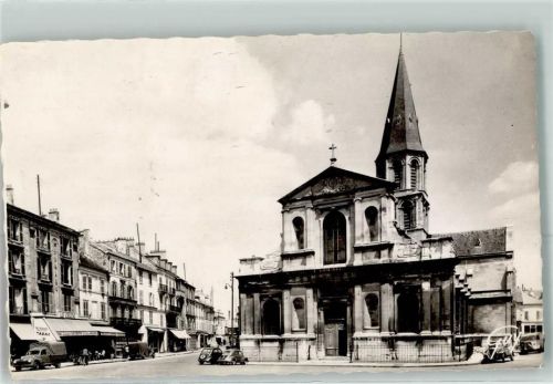 Rueil-Malmaison Kirche Oldtimer LKW