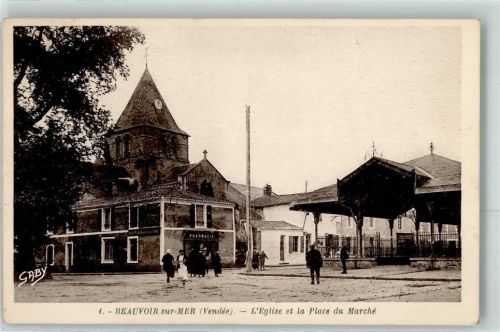 Beauvoir-sur-Mer L eglise et la Place du Marche Pharmacie Apotheke