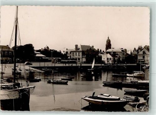Le Croisic le Bassin et l`entree de la ville Segelboot Oldtimer