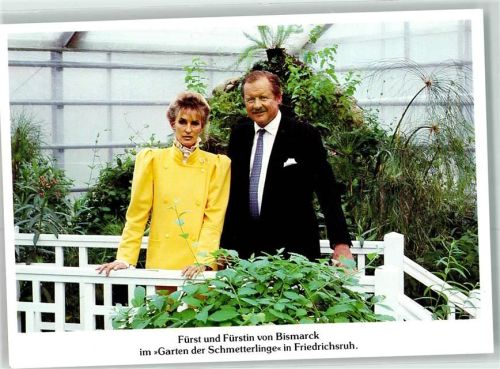 Friedrichsruh Fürst und Fürstin von Bismarck im Garten der Schmetterlinge