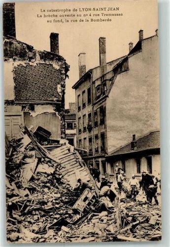 Lyon la Catastrophe de Saint Jean la breche ouverte au no. 4 rueTtramassac au fond
