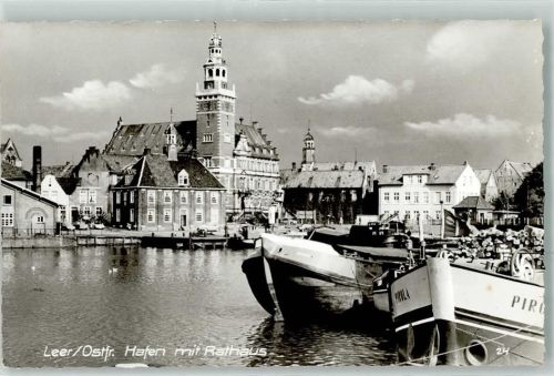 Leer Hafen Fischkutter Pirola Rathaus