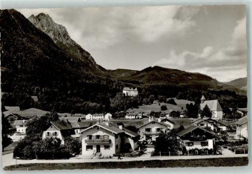 Piding Mauthausen mit Hochstaufen und Schloß Staufeneck