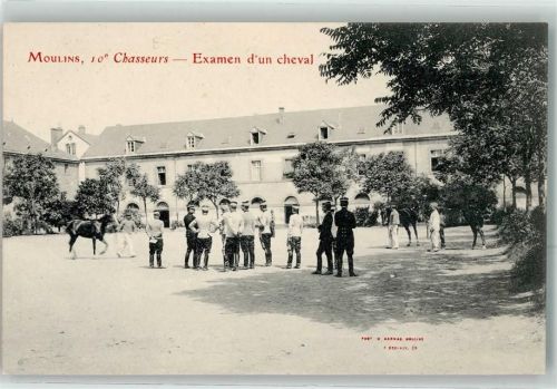 Moulins 10. Chasseurs Examen d`un Cheval Uniform