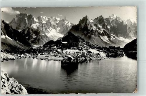 Chamonix-Mont-Blanc au pays du Mont Blanc Mirage au Lac Blanc Aiguilles de Chamonix