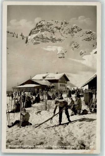 Schliersee Winter Bodenschneidhaus mitHohenpreissenberg Skifahrer