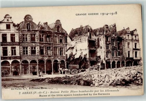 Arras 1914 - 1918 Ruines Petile Place bombardee par les Allemands