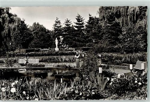 Zweibrücken Rosengarten mit Teich und Flora-Skulptur