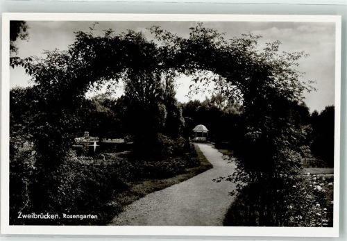 66482 W6660 Zweibrücken , Pfalz Foto AK Rosengarten mit Rosenbogen und Pavillon