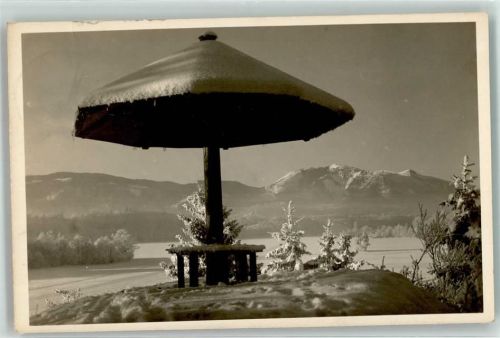 Murnau Tiefverschneite überdachte Bank
