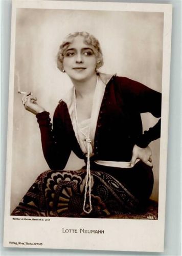 Lotte Neumann Ross-Verlag 498/2 Foto Becker&Maass Zigarette