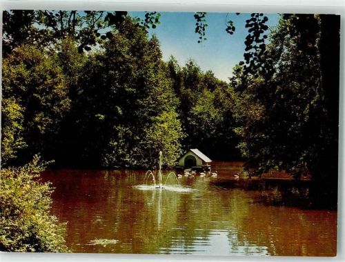 Haßloch Teich mit Entenhaus im Vogelpark