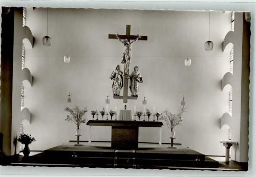 Monzelfeld Kath. Kirche Altar mit Kreuz