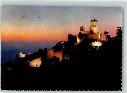 San Marino Panorama bei Sonnenuntergang Burg