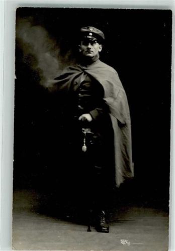 Deutscher Kavallerist mit Säbel Uniform