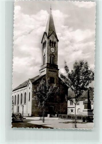 Böhl-Iggelheim Kath. Kirche in Böhl mit Kriegerdenkmal VW Käfer