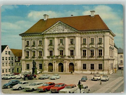 Lauingen Rathaus mit Albertus-Magnus-Denkmal VW Käfer Oldtimer Fotograf Traut