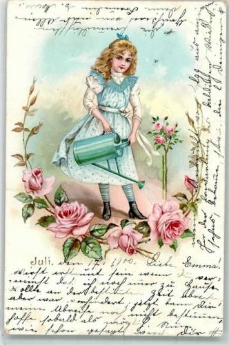 1900 Juli Kind Gießkanne Rosen