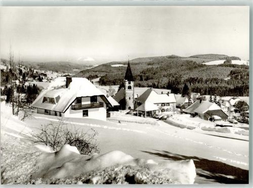 Altglashütten mit Kirche St. Wendelin und Pension Haus Schlehdorn