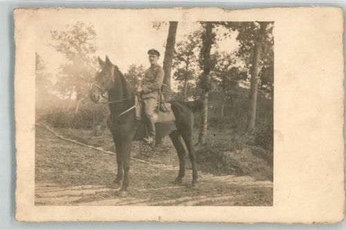 Soldat mit seinem Pferd