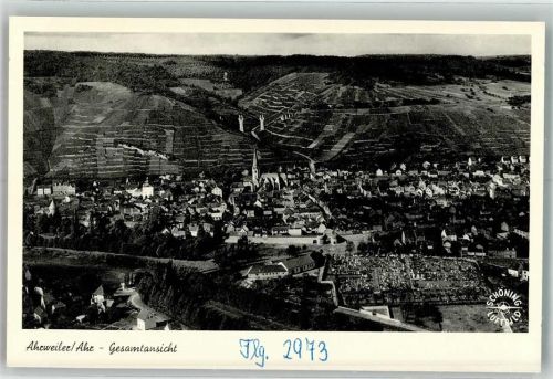 Ahrweiler Fliegeraufnahme des Ortes mit St. Laurentiuskirche und Friedhof