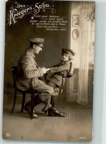 Deutscher Landser in Uniform mit seinem Sohn auf dem Bein Des Kriegers Sohn WK I SDK 607/5 Kinder in Uniform 1914
