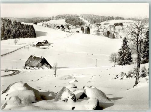 Schönwald mit Kirche St. Antonius und Skisprungschanze