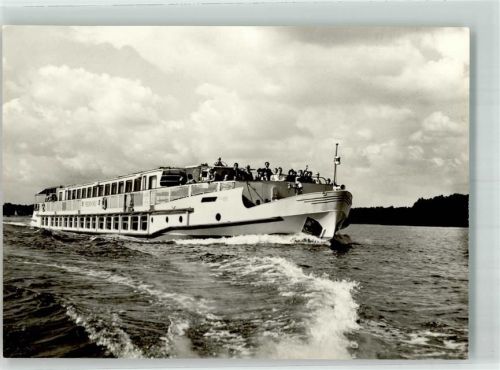 Berlin Mitte Weiße Flotte Luxusfahrgastschiff