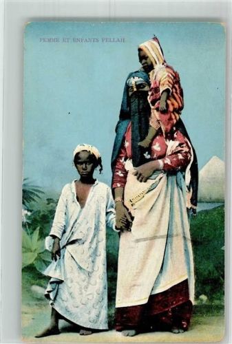 Eine Frau mit Gesichtsschleier vom Stamme der Fellachen mit zwei Kindern Ägypten Cairo Postcard Trust No. 414