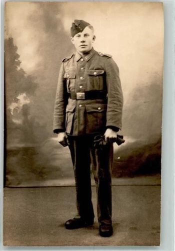 Ein Soldat der Wehrmacht Fotostudioaufnahme Privatfoto KEINE AK